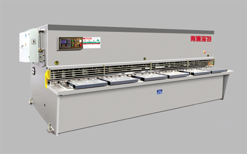 液壓剪板機(jī)與普通剪板機(jī)之間的區(qū)別是什么